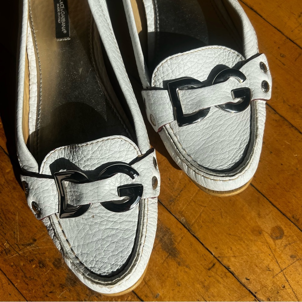 White leather d&g buckle loafers